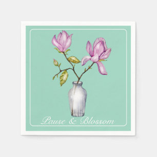 Elegante Roze Magnolia Aquarel in Glazen Vaas Servet