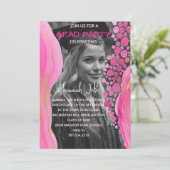 Elegante roze marmeren afstudeeruitnodiging kaart (Staand voorkant)