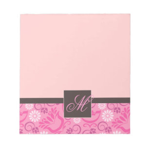 Elegante roze notitieblok met monogram