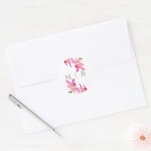Elegante Roze Orchidee Bloeit Initialen Monogram Ronde Sticker (Envelop)
