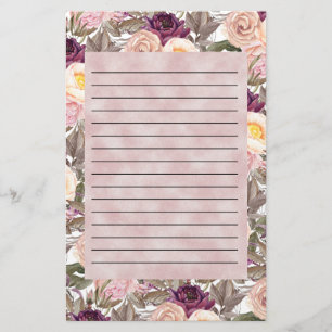 Elegante roze paarse pioenrozen in een rij briefpapier