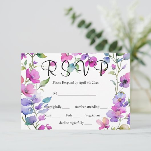 Elegante roze paarse waterverf wilde bloemen RSVP kaartje (Staand voorkant)