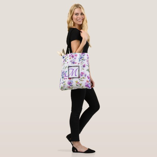 Elegante roze paarse waterverf wilde bloemen tote bag (Op model)