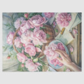 Elegante  roze pioenen in mandje tissuepapier (Voorkant)