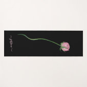 Elegante Roze Roos op Zwart Yogamat (Voorkant (horizontaal))