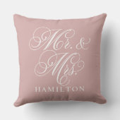 Elegante Roze Roze Mr en Mrs Script Trouw Kussen (Achterkant)