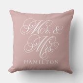 Elegante Roze Roze Mr en Mrs Script Trouw Kussen (Voorkant)