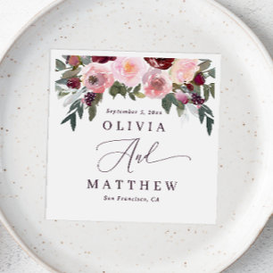 Elegante roze rozenbloemen. Tuin bloemenbruiloft Servet