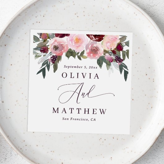 Elegante roze rozenbloemen. Tuin bloemenbruiloft Servet