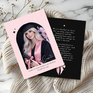 Elegante roze strik coquette foto zwarte afstudere aankondiging