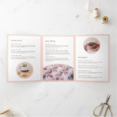 Elegante Roze Taart met Bloemen Bakkerij Brochure Drieluik Kaart (Binnen)
