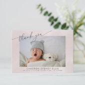 Elegante Roze Textuur Script Baby Geboorte Twee Fo Bedankkaart (Staand voorkant)