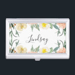 Elegante roze Waterverf met naam Visitekaarthouder<br><div class="desc">Met de mooie perzik en roombloemen en jouw naam is een kalligrafisch script,  zal deze visitekaartje-houder zeker een oogvanger zijn wanneer iemand je ziet openen.</div>