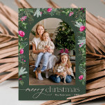 Elegante roze winter groen boog kerst foto feestdagenkaart<br><div class="desc">Dit collectie is voorzien van waterverf felroze bloemblaadjes,  bessen & wintergroen met een moderne en elegante typografie,  met een winterbotanische patroonrug.</div>