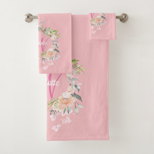 Elegante Rozen Bloem Roze Schrift Monogram Bad Handdoek (Insitu)