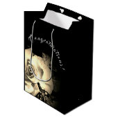 Elegante rozen met monogram medium cadeauzakje (Voorkant Gekanteld)