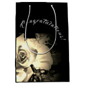 Elegante rozen met monogram medium cadeauzakje (Voorkant)