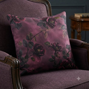 Elegante rozen op een diepe paarse achtergrond.  kussen