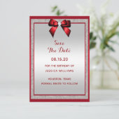 Elegante Ruby Red & Silver Glitter Verjaardag Save The Date (Staand voorkant)