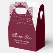Elegante rustieke bordeaux kanten lampjes bruiloft bedankdoosjes (Geopend)