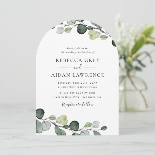 Elegante rustieke eucalyptus groen boog bruiloft kaart (Staand voorkant)