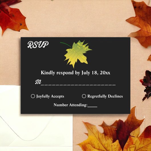 Elegante rustieke herfst bladeren zwart-wit bruilo RSVP kaartje