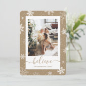 Elegante rustieke kraft papier foto sneeuwvlok feestdagenkaart (Staand voorkant)