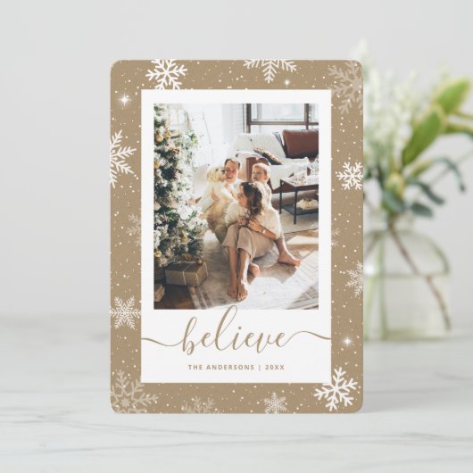 Elegante rustieke kraft papier foto sneeuwvlok feestdagenkaart (Staand voorkant)