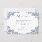 Elegante rustieke stoffige blauwe bloemenkantbruil bedankkaart (Voorkant)