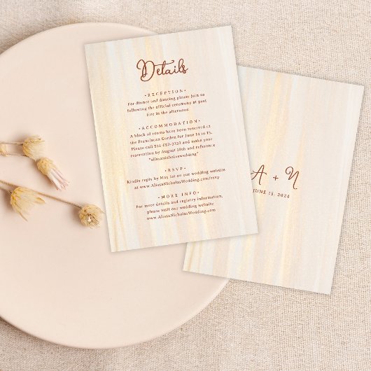 Elegante rustieke terracotta & gouden monogram bru informatiekaartje