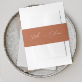 Elegante rustieke terracotta scriptnamen bruiloft uitnodigingen wikkel