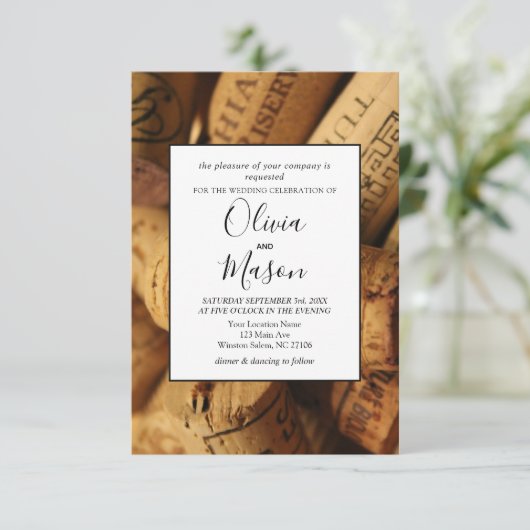 Elegante rustieke wijngaard en wijnkurk bruiloft K Kaart (Staand voorkant)