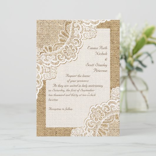 Elegante rustieke witte hoekkant op jute bruiloft kaart (Staand voorkant)