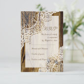 Elegante rustieke witte kant op houten bruiloft RS RSVP Kaartje (Staand voorkant)
