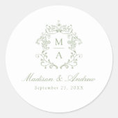 Elegante Sage Chinoiserie Crest Monogram Huwelijk Ronde Sticker (Voorkant)