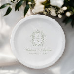 Elegante Sage Chinoiserie Monogram Crest Wedding Papieren Bordje<br><div class="desc">Voeg een gepersonaliseerde, romantische touch toe aan uw huwelijksreceptie, verlovingsfeest, paardendouche of repetitiediner met Elegant Sage Green Chinoiserie Victoriaans Floral-papieren borden. De elegante borden van het huwelijkspapier zijn voorzien van een ingewikkelde salie groene chinoiserie-kam rond de monogram-initialen van het paar. Uw namen worden weergegeven in een klassieke groene kalligrafie script...</div>