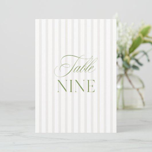 Elegante Sage Green & Beige Trouwtafel Nummer Kaart (Staand voorkant)