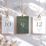 Elegante Sage Green Guest Names Script Wedding Kaart<br><div class="desc">Elegant Minimalistisch Script Trouwtafelnummer met gastennamen. Ontdek het hele collectie voor een coördinaat bruiloft thema. DM voor advies of personalisatie</div>