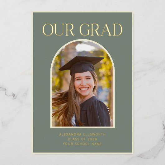 Elegante Sage Green Photo Graduation Party Gold Folie Uitnodiging (Voorkant)