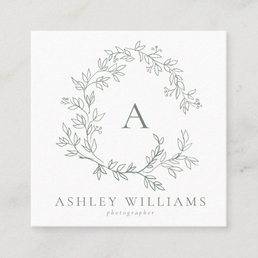 Elegante Sage Green QR Code Monogram Bloemkam Vierkante Visitekaartje (Voorkant)