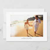 Elegante Sage Groene Monogram Crest Bruiloft Save The Date (Achterkant)