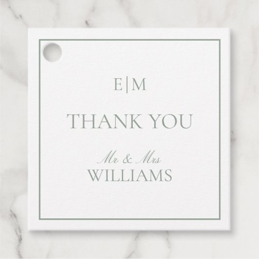 Elegante Sage Groene Monogram Dank u Bruiloft Bedankjes Labels (Voorkant)