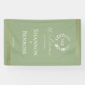 Elegante Saliegroene Bloemige Monogram Bruiloft We Spandoek (Horizontaal)