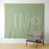 Elegante Saliegroene Bloemige Monogram Bruiloft We Wandkleed (In Situ (horizontaal))