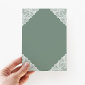 Elegante saliegroene bloemrijke religieuze doop kaart