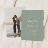 Elegante saliegroene moderne trouwdag save the date