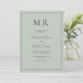 Elegante saliegroene monogram moderne trouw  kaart (Staand voorkant)