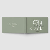 Elegante Saliegroene Monogram Script Bruiloftsfees Gastenboek (Volledig)