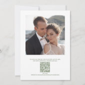 Elegante Saliegroene Monogram Wapen QR Code Trouwe Kaart (Achterkant)