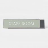 Elegante saliegroene naamplaat voor personeelsruim (Voorkant)